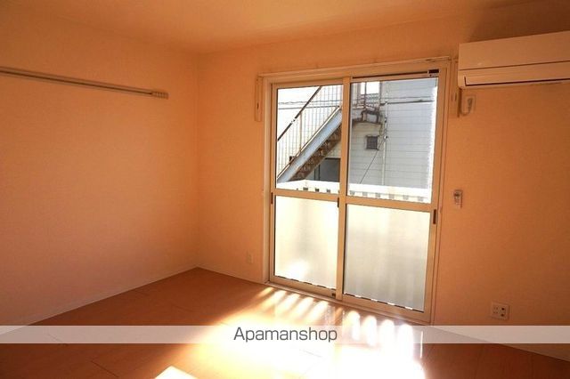 リヴェール アンジュの居間写真