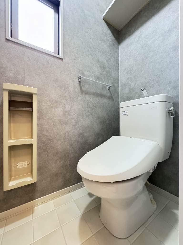 福山市 2階建 築25年のトイレ写真