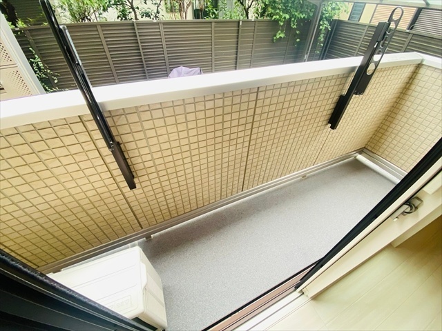 バルコニー　同一建物内１０３号室内装写真転載