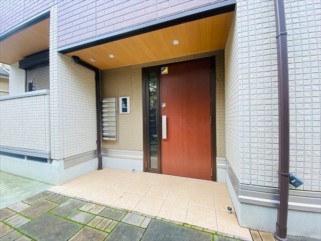 エントランス　同一建物内１０３号室内装写真転載