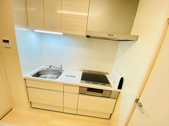 キッチン　同一建物内１０３号室内装写真転載