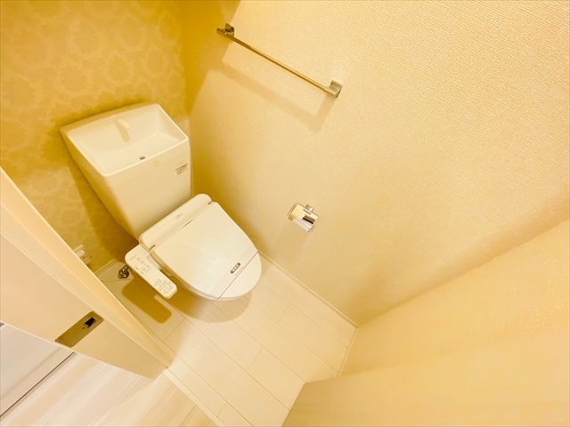 トイレ　同一建物内１０３号室内装写真転載