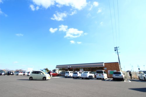 コンビニ　セブンイレブン津市上浜3丁目店（コンビニ）まで536m