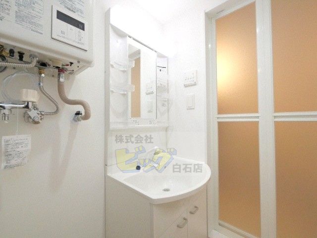 洗面設備　人気の設備シャンプードレッサーを完備しています♪