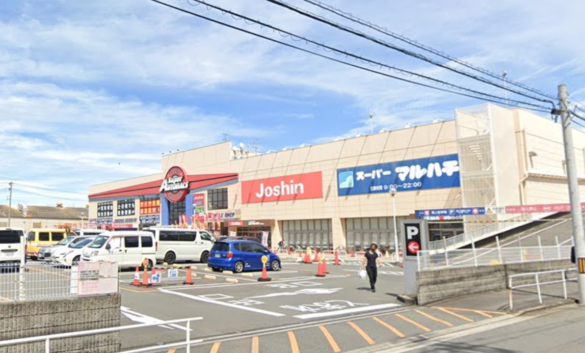 スーパー　スーパーマルハチ高井田店（スーパー）まで884m