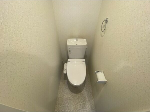山陽電鉄本線 板宿駅 徒歩8分 3階建 築12年のトイレ写真