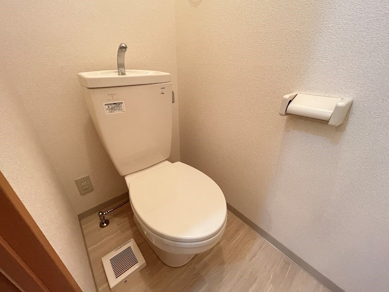 アンプルールフェール メルカート・デリ・アパルタメンティ2のトイレ写真