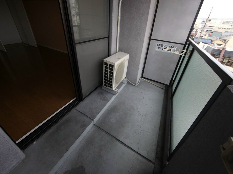 バルコニー　広々バルコニー