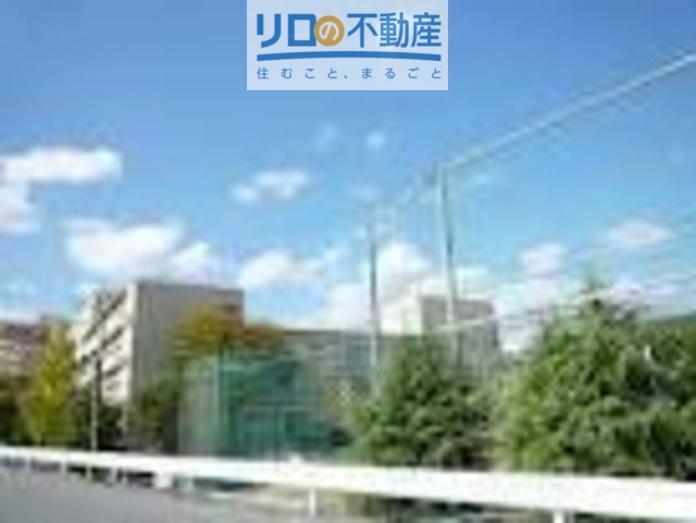 中学校　宝塚市立南ひばりガ丘中学校（中学校）まで710m