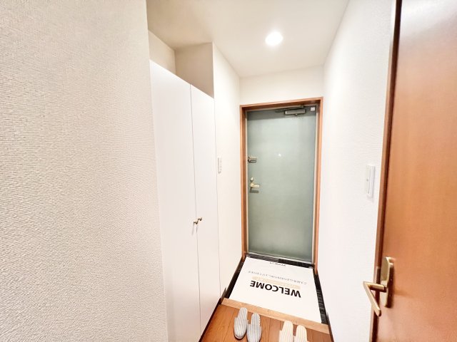 玄関　※別部屋参考写真