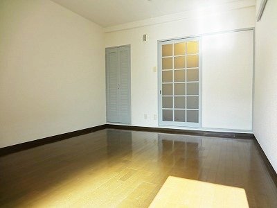 阪急宝塚線 石橋阪大前駅 徒歩8分 3階建 築38年の居間写真