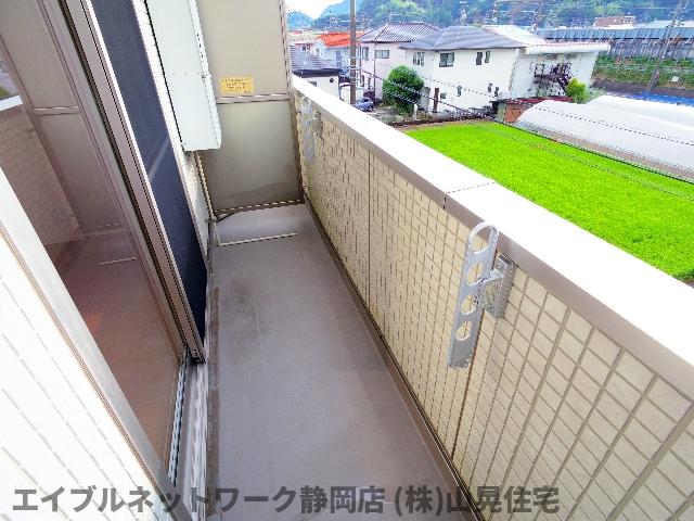 バルコニー　お洗濯にも便利なバルコニー付き