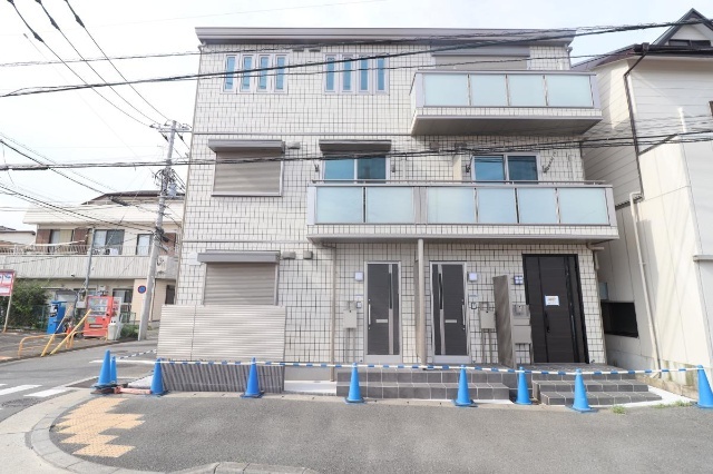 建物外観　軽量鉄?造タイプです