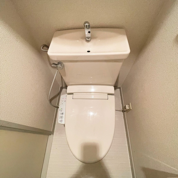 都営浅草線 高輪台駅 徒歩3分 2階建 築33年のトイレ写真