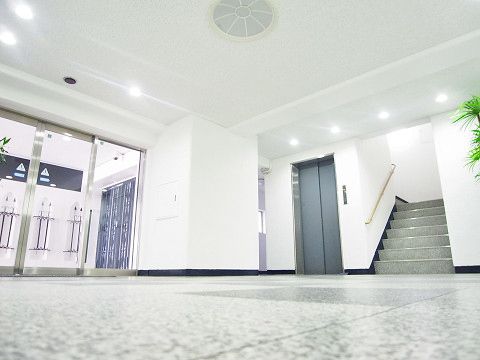 【港区麻布台のマンションのロビー】