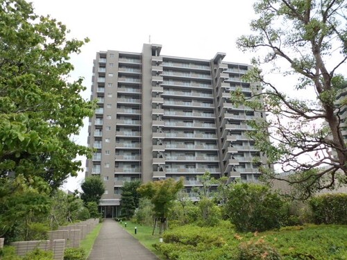 【サーパス酒々井駅前の建物外観】