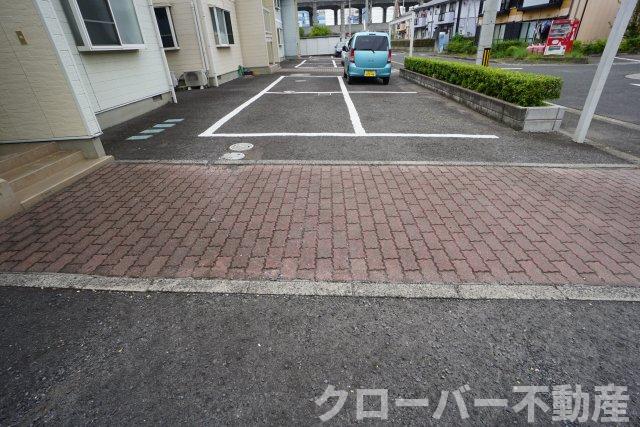 【メゾニティ津島　C棟の駐車場】