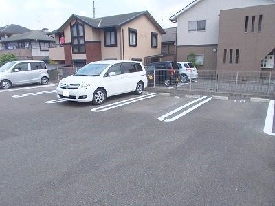 【サンセールの駐車場】