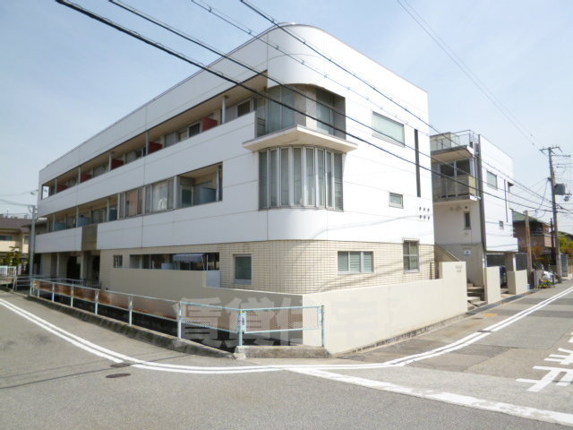 ツインコート甲子園の建物外観