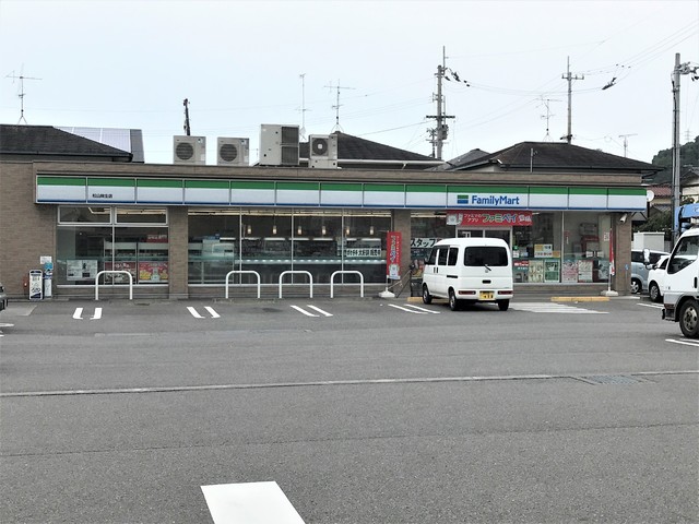 【松山市北斎院町のアパートのコンビニ】