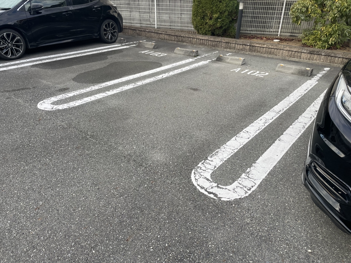 【三木市加佐のアパートの駐車場】