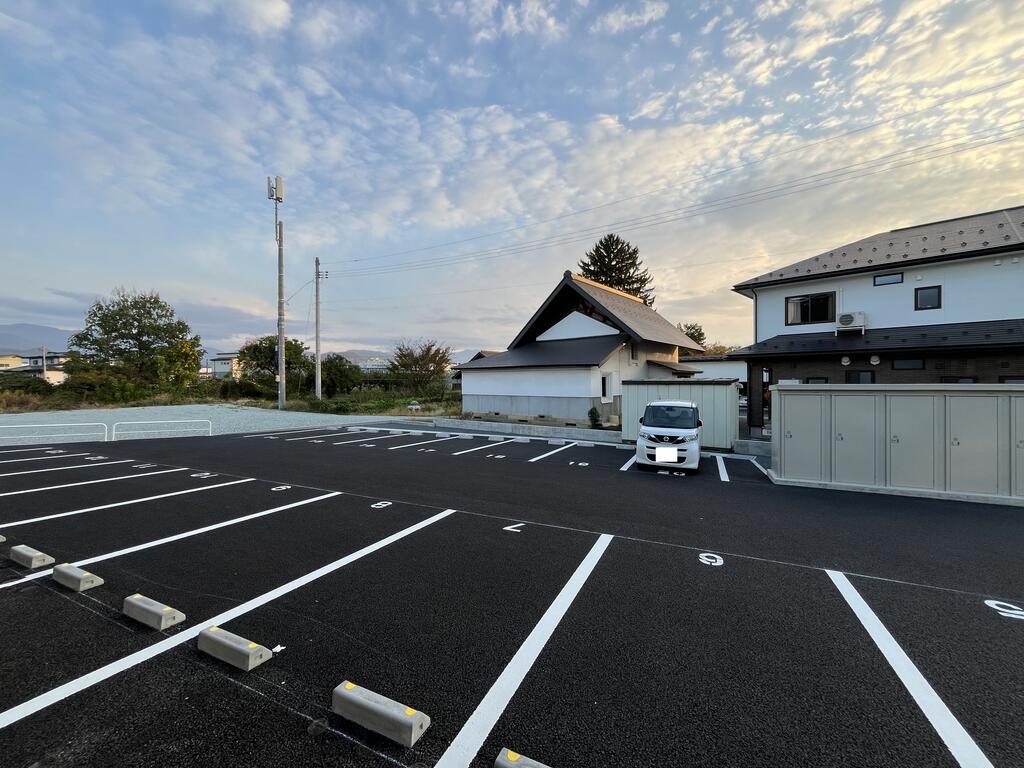 【天童市大字清池のアパートの駐車場】