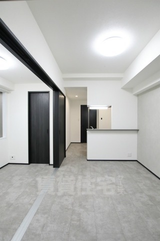 居室・リビング　同物件別部屋