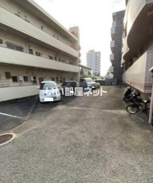 【松山市小坂のマンションの駐車場】