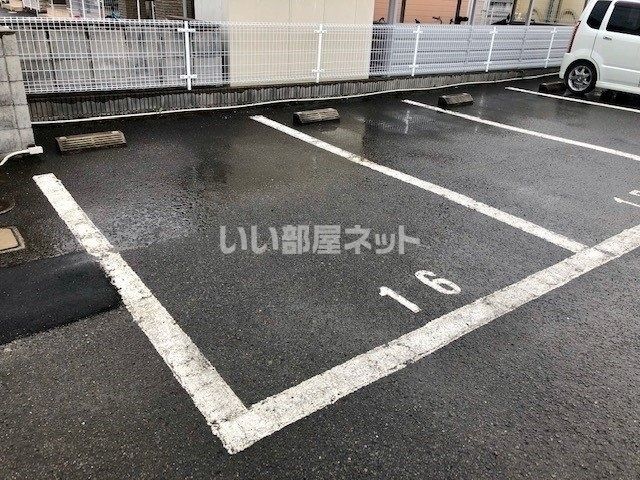 【岩出市森のアパートの駐車場】