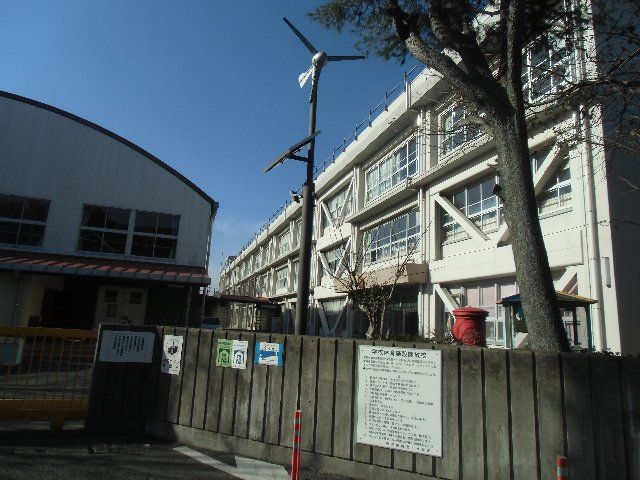 【横須賀市大津町のアパートの小学校】