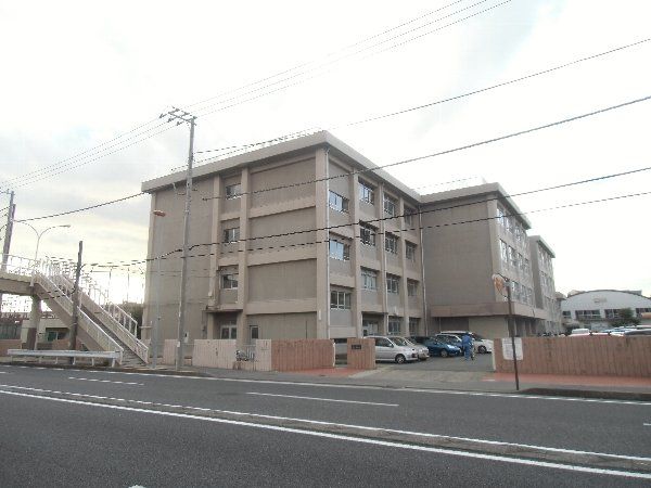 【横須賀市大津町のアパートの中学校】