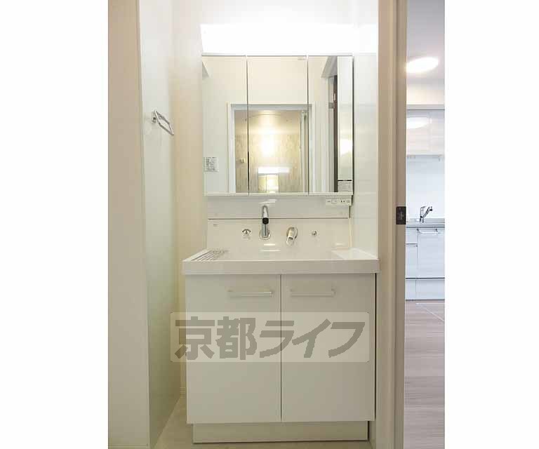 洗面設備　使い勝手のいい洗面台です・