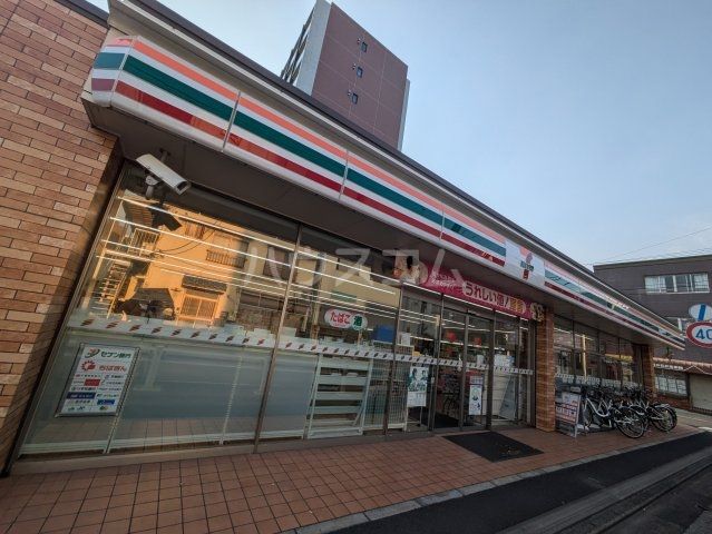 コンビニ　セブンイレブン京成稲毛駅前店（コンビニ）まで606m
