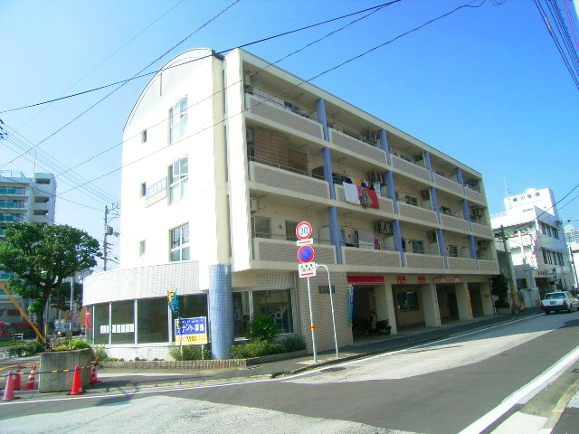 建物外観　2009年10月撮影