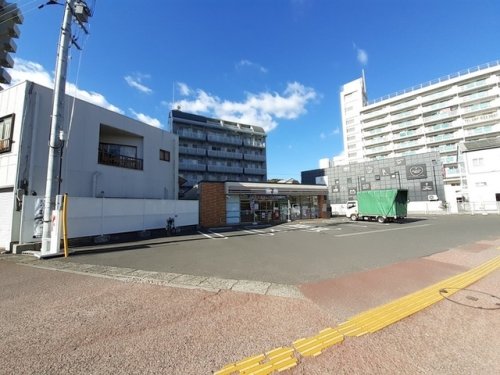 コンビニ　セブンイレブン 高知桟橋通1丁目店（コンビニ）まで85m
