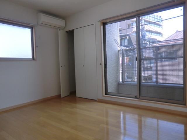 居室・リビング　２面採光の明るいお部屋