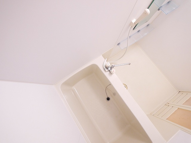 バス・シャワールーム　コンパクトで使いやすいお風呂です