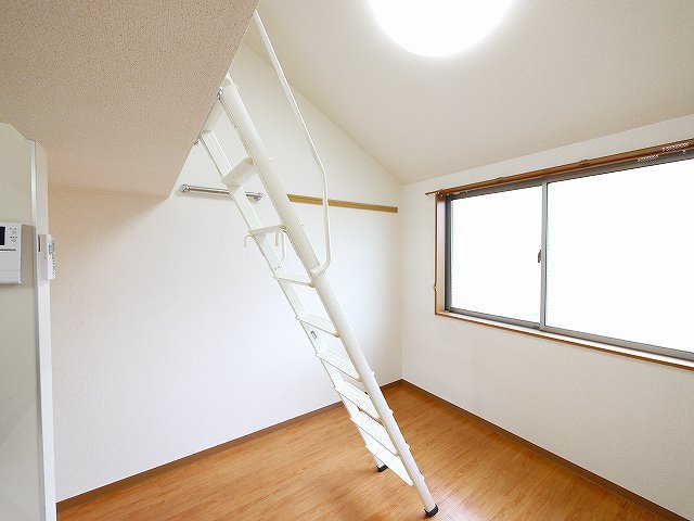 その他部屋・スペース　広くて明るい寝室