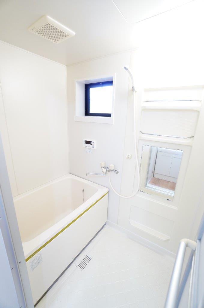 バス・シャワールーム　※同物件・反転タイプの写真です。