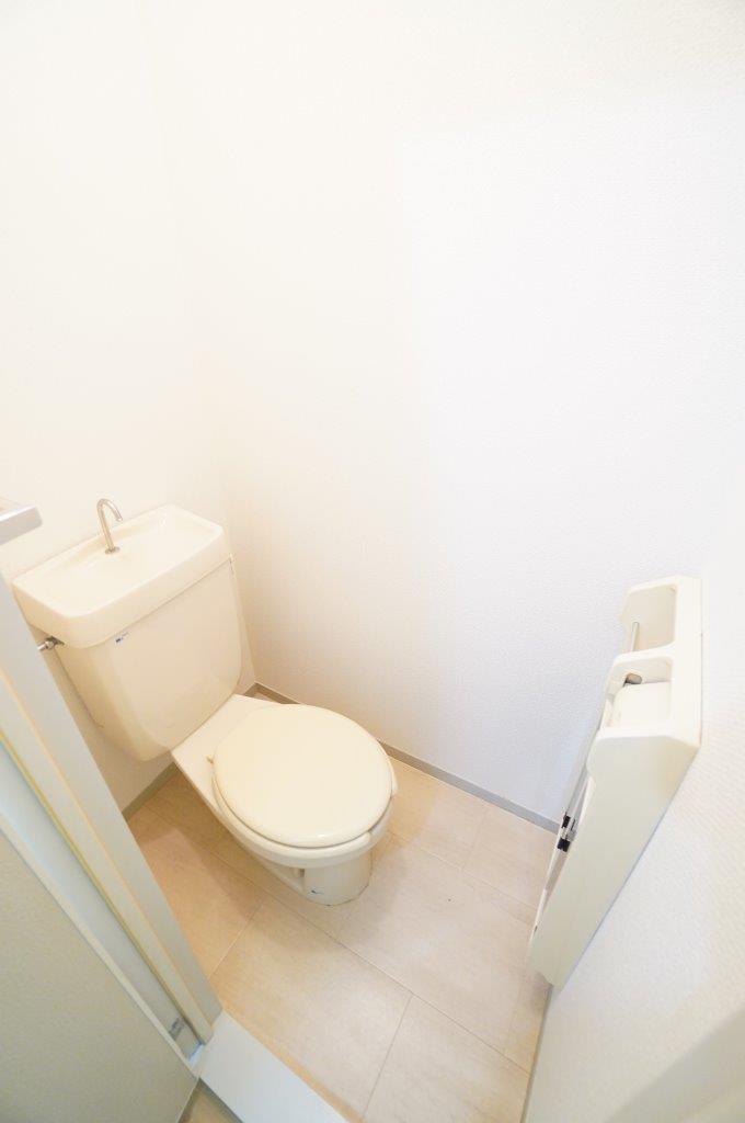 トイレ　※同物件・反転タイプの写真です。