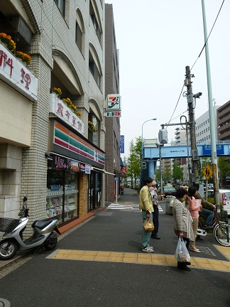 コンビニ　セブンイレブン南麻布店（コンビニ）まで70m