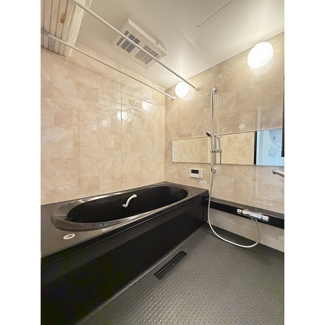 バス・シャワールーム　ゆとりのある浴槽でくつろぎのバスタイム♪