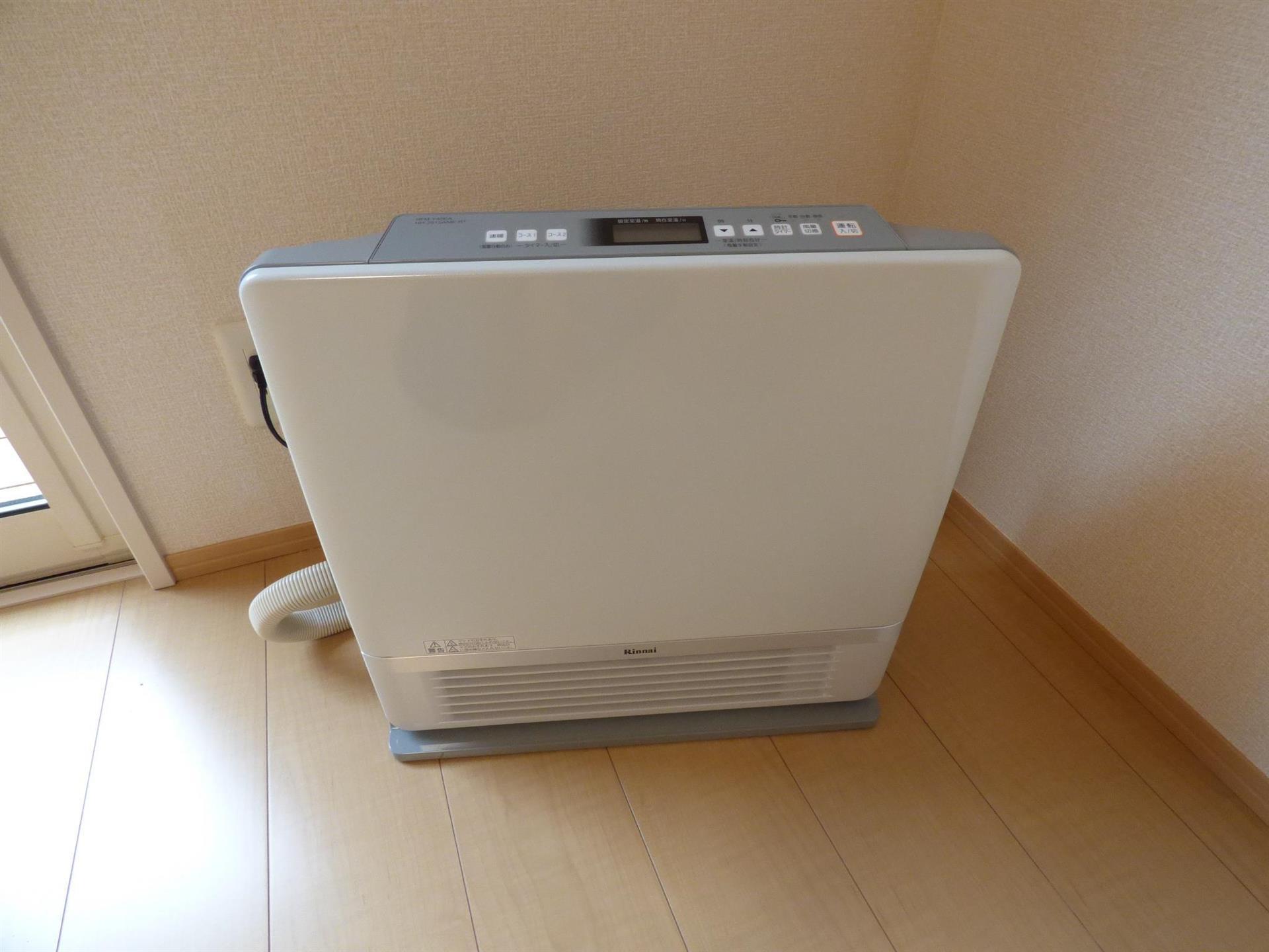 居室・リビング　温水ルームヒーター