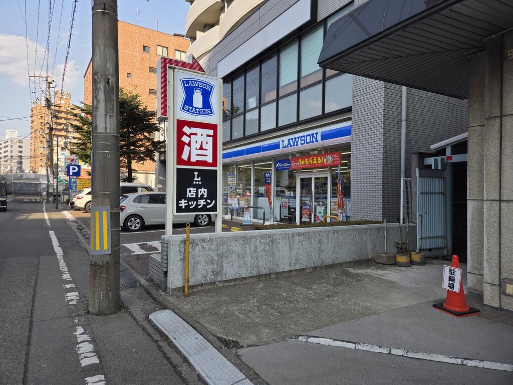 コンビニ　ローソン盛岡内丸店（コンビニ）まで427m