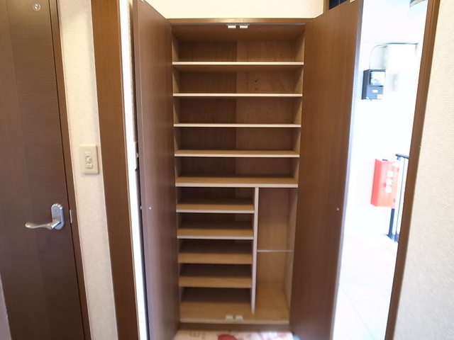 玄関　☆たくさん収納可能なシューズボックス☆