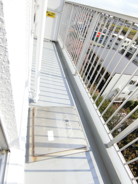 バルコニー　バルコニーは南西向きで陽当たり・風通し良好！バルコニーが2ヶ