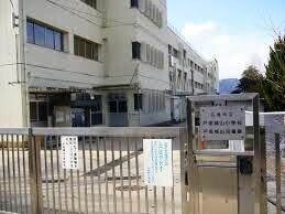 小学校　広島市立戸坂城山小学校（小学校）まで686m