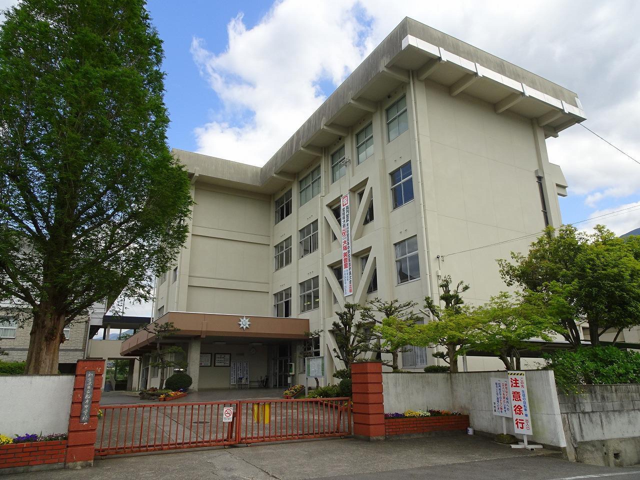 中学校　新居浜市立船木中学校（中学校）まで800m