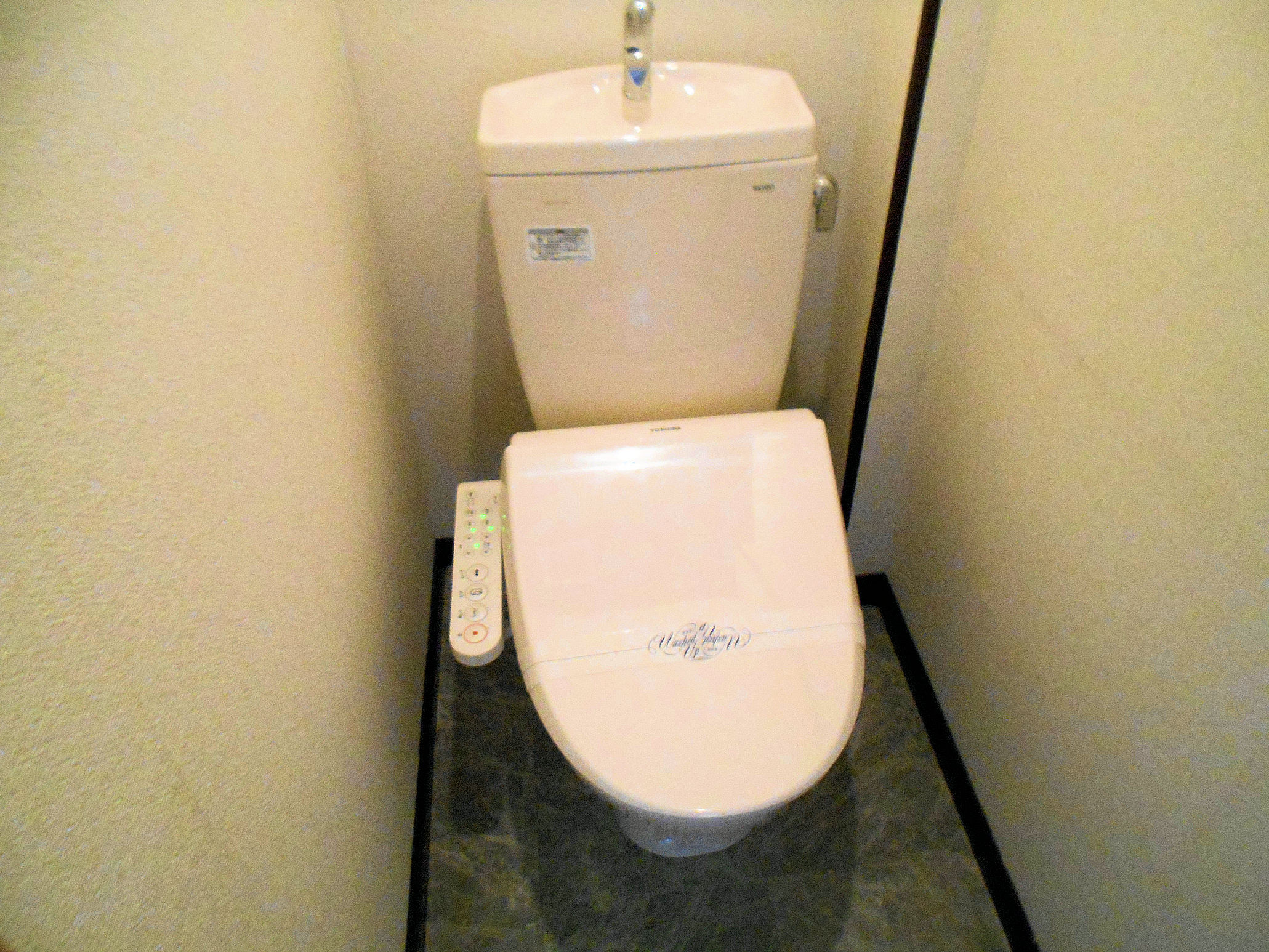 トイレ　ウォシュレット付