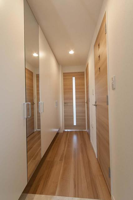 玄関　※写真は同タイプ住戸です。